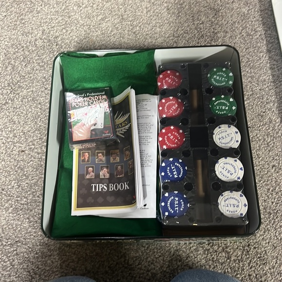 Texas Hold Em Poker Set ♥️ ♦️ ♣️ - Picture 2 of 6